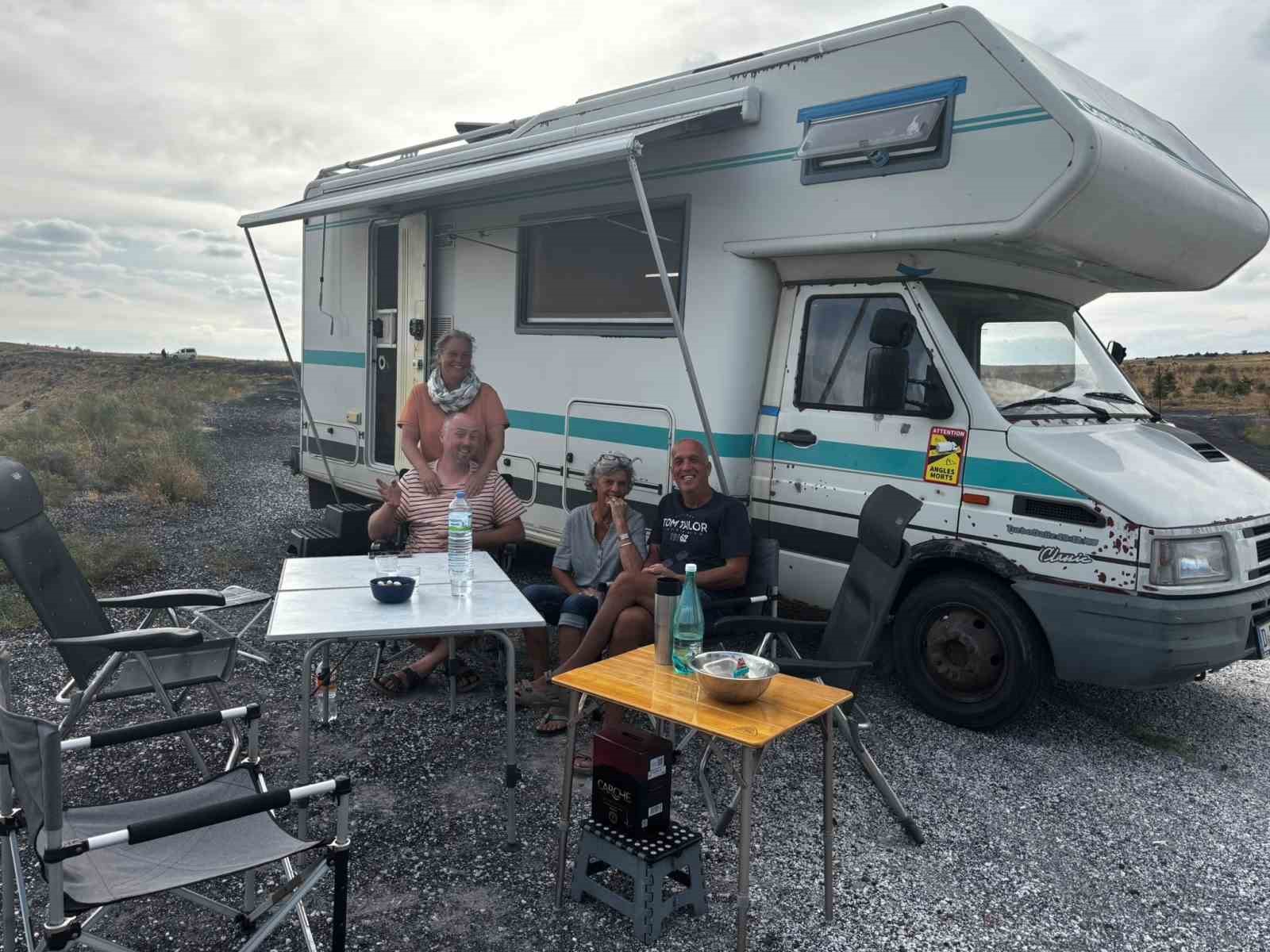 Alman turistler Karapınar’da kamp yaptı