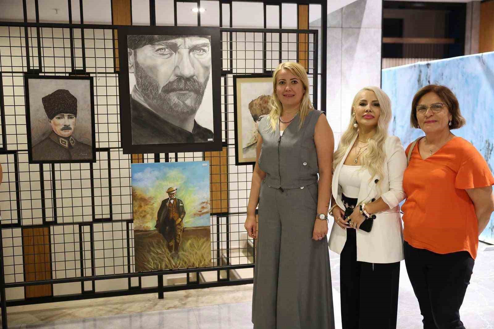 Büyüklerin tiyatro oyunu ayakta alkışlandı