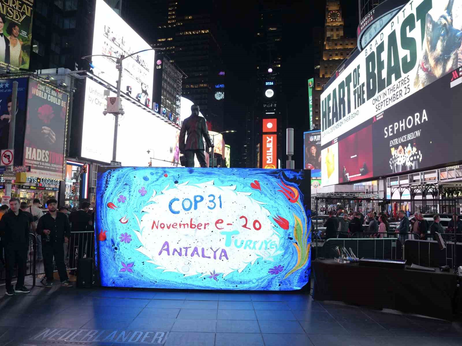 Times Meydanı’nda ebru sanatı ile COP31 tanıtımı