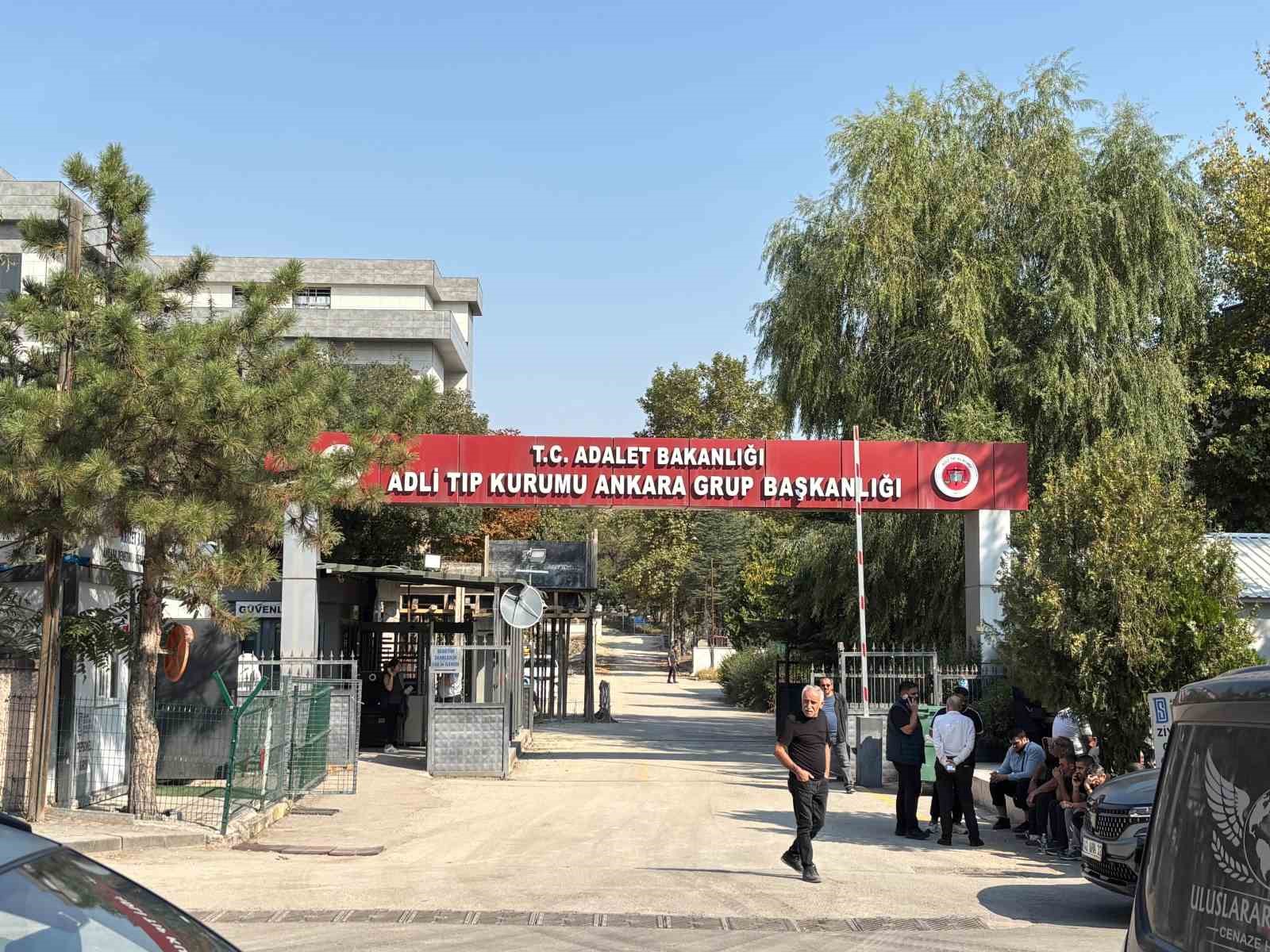 (Düzeltme) Ankara’da üç arkadaşını öldürüp intihar eden zanlının komşusu: "Polislere, ’Üç kişiyi öldürdüm, beni uyuşturucuya alıştırdılar, müebbet hapis yatamam’ dedi"