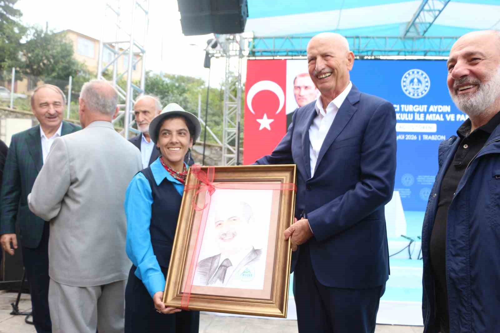 Turgut Aydın’ın memleketine vefası okullarla taçlandı