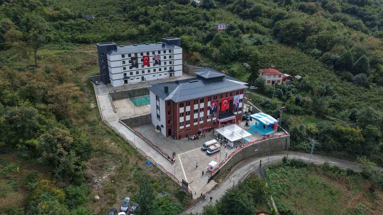 Turgut Aydın’ın memleketine vefası okullarla taçlandı