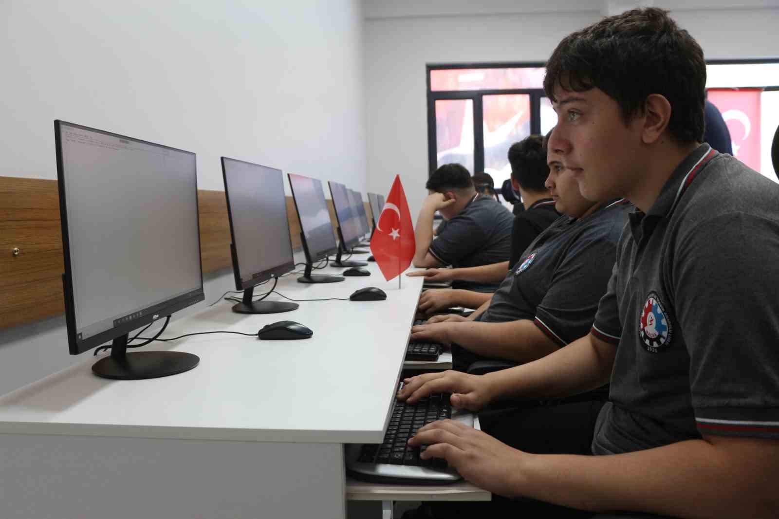 Turgut Aydın’ın memleketine vefası okullarla taçlandı