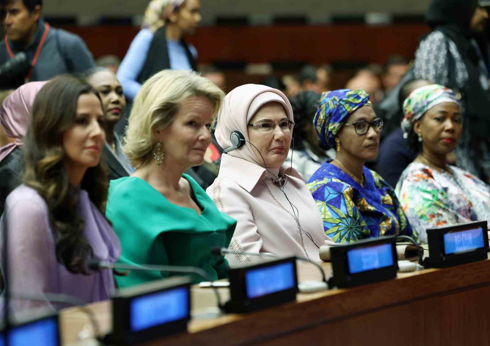 Emine Erdoğan, BM’de çocuklar için güvenli dijital sistemlerin inşasına ilişkin programda konuştu