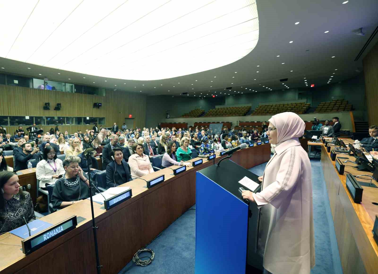 Emine Erdoğan, BM’de çocuklar için güvenli dijital sistemlerin inşasına ilişkin programda konuştu