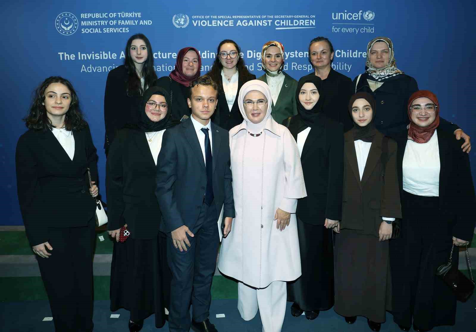 Emine Erdoğan, BM’de çocuklar için güvenli dijital sistemlerin inşasına ilişkin programda konuştu