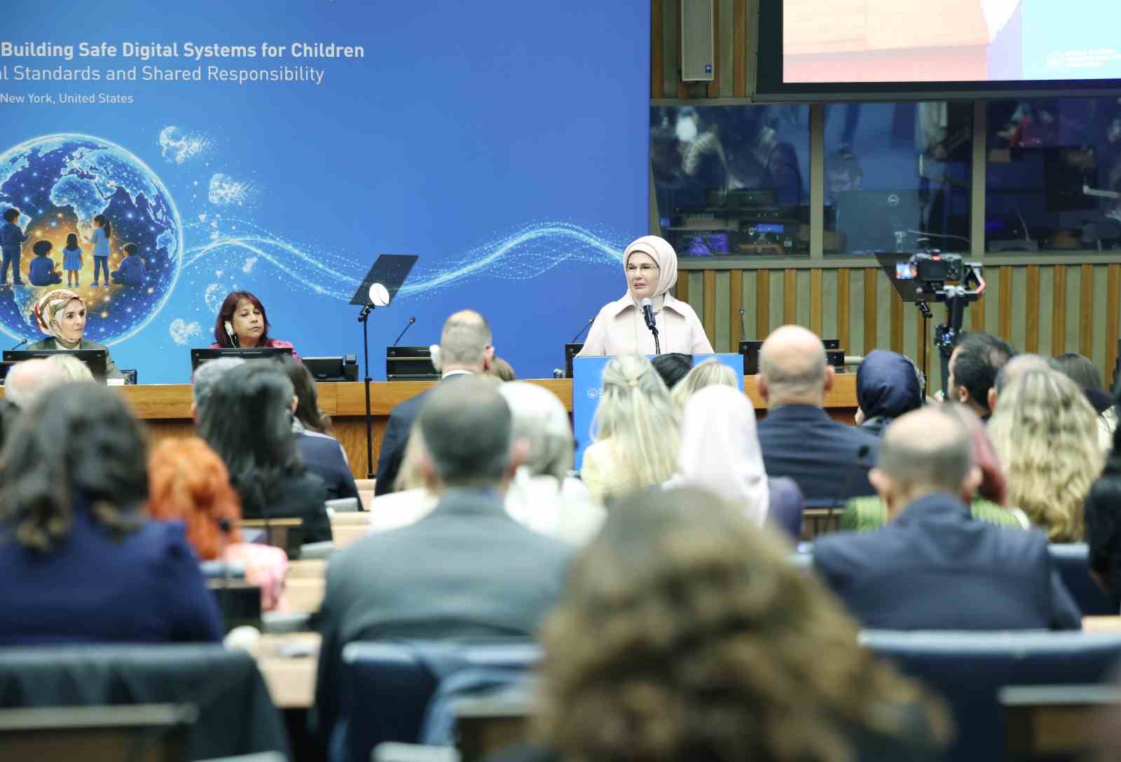 Emine Erdoğan, BM’de çocuklar için güvenli dijital sistemlerin inşasına ilişkin programda konuştu