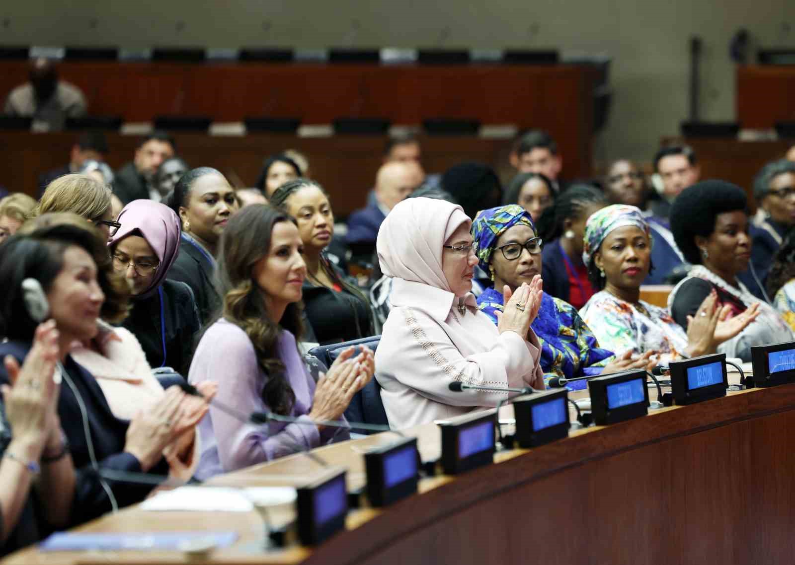 Emine Erdoğan, BM’de çocuklar için güvenli dijital sistemlerin inşasına ilişkin programda konuştu