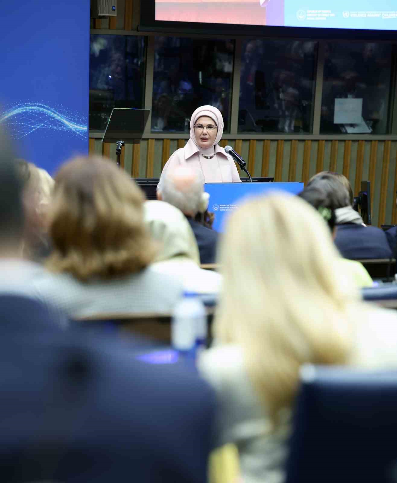 Emine Erdoğan, BM’de çocuklar için güvenli dijital sistemlerin inşasına ilişkin programda konuştu