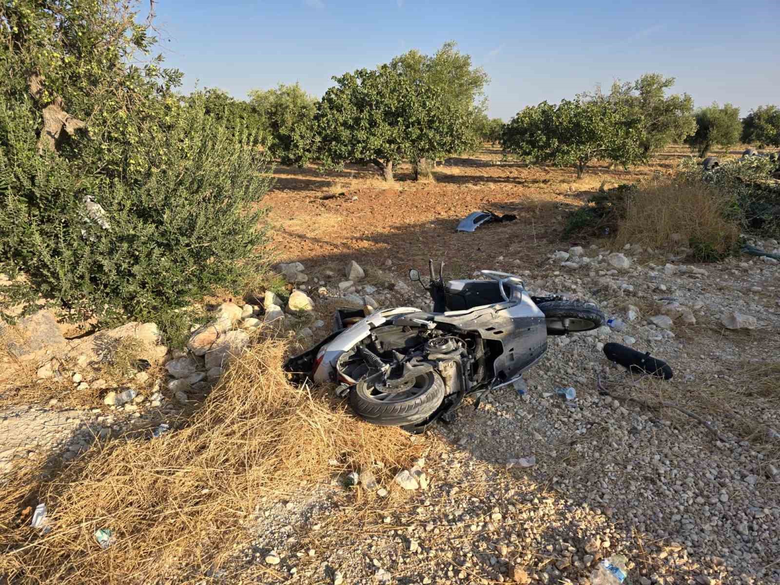 Gaziantep’te motosikletle çarpışan otomobil fıstık tarlasına uçtu: 1 ölü, 6 yaralı