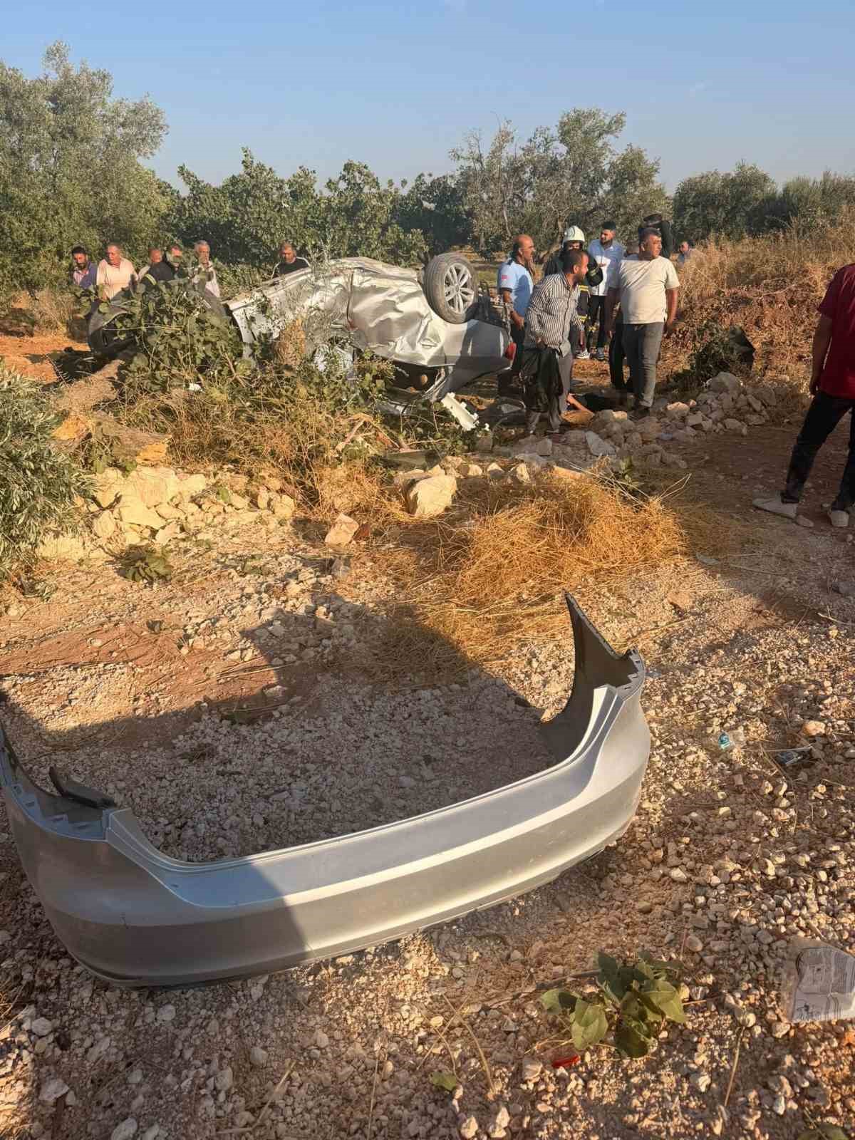 Gaziantep’te motosikletle çarpışan otomobil fıstık tarlasına uçtu: 1 ölü, 6 yaralı