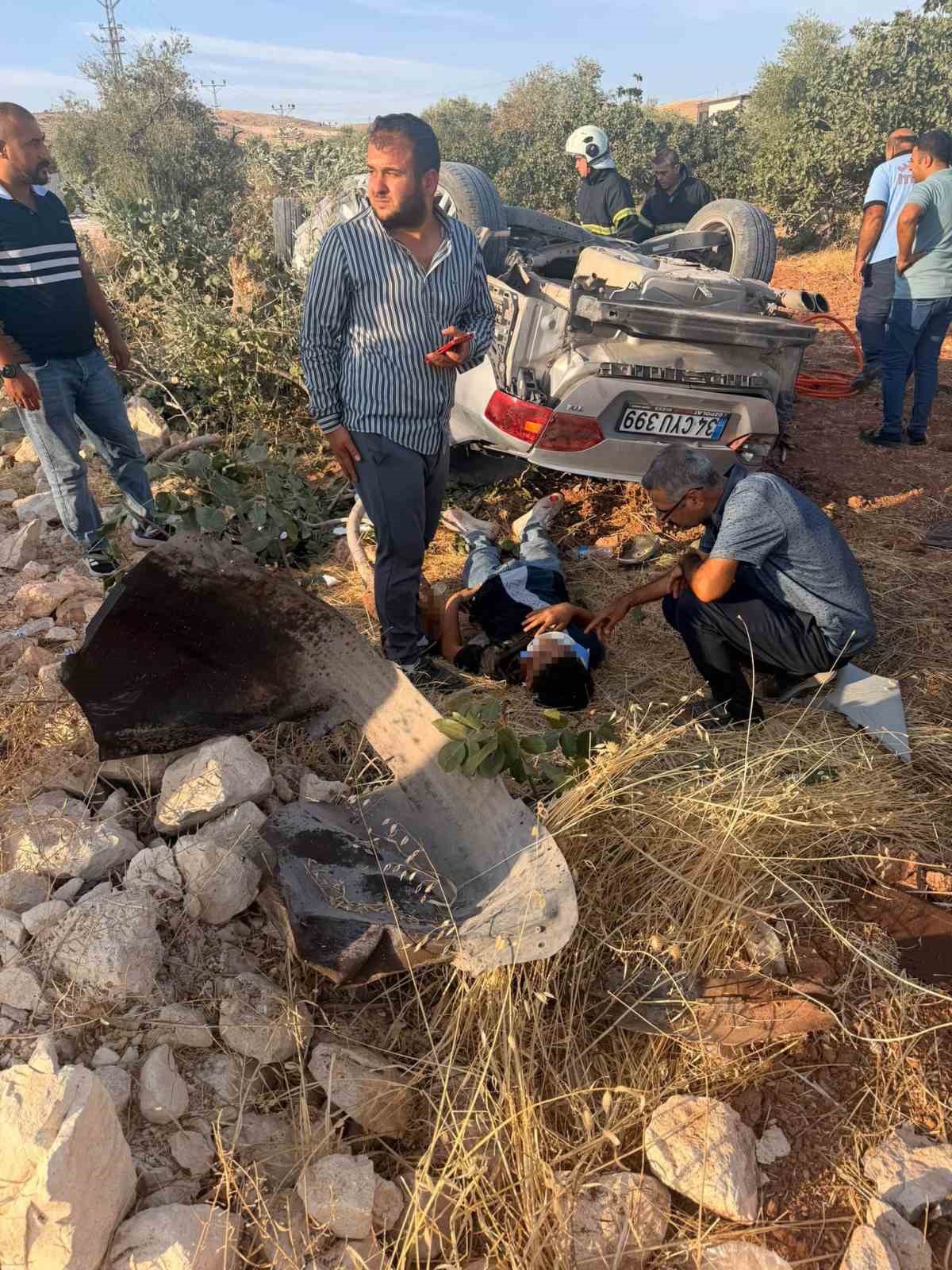 Gaziantep’te motosikletle çarpışan otomobil fıstık tarlasına uçtu: 1 ölü, 6 yaralı
