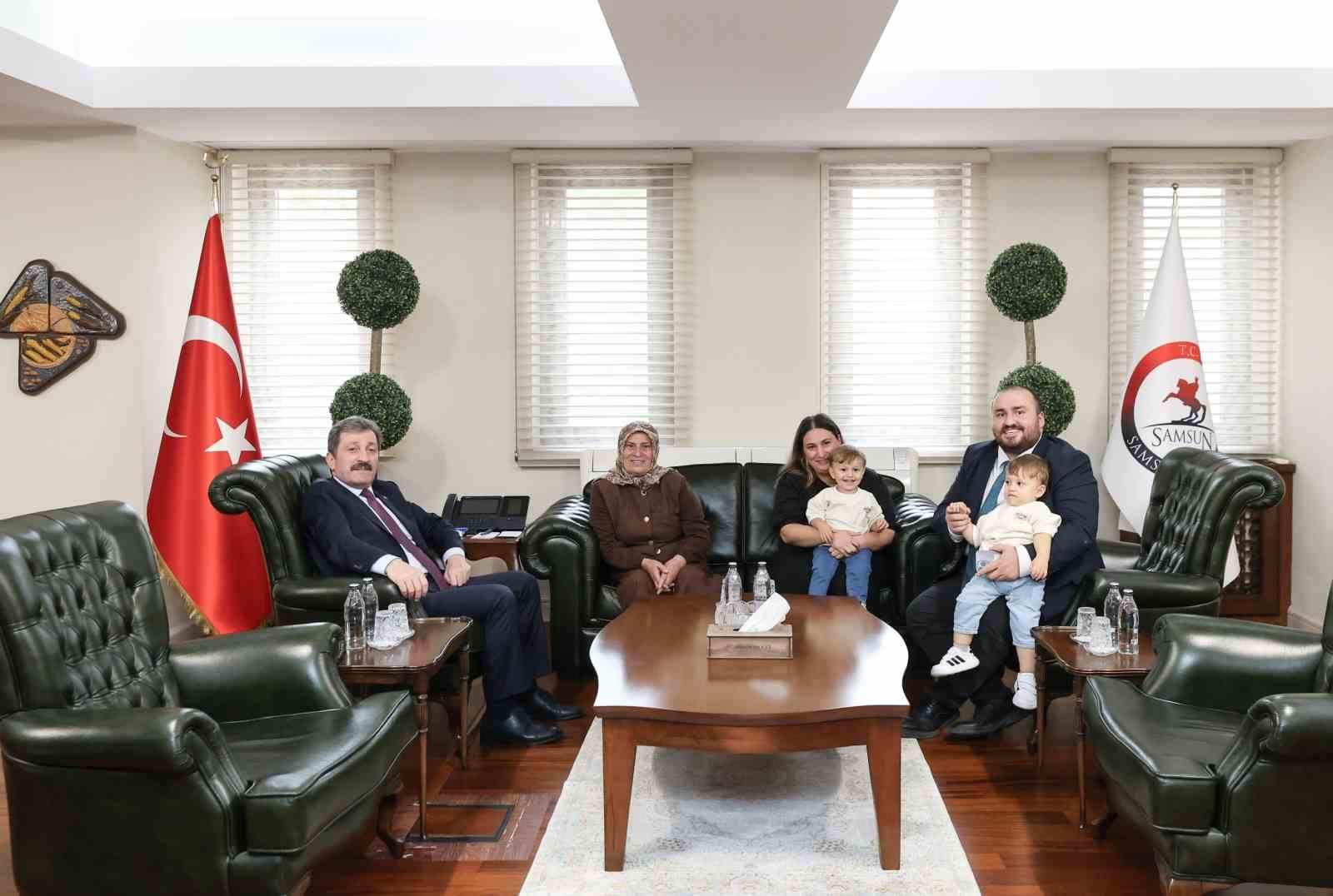 Şehidin ikiz yeğenlerine valilik makamında sürpriz doğum günü kutlaması