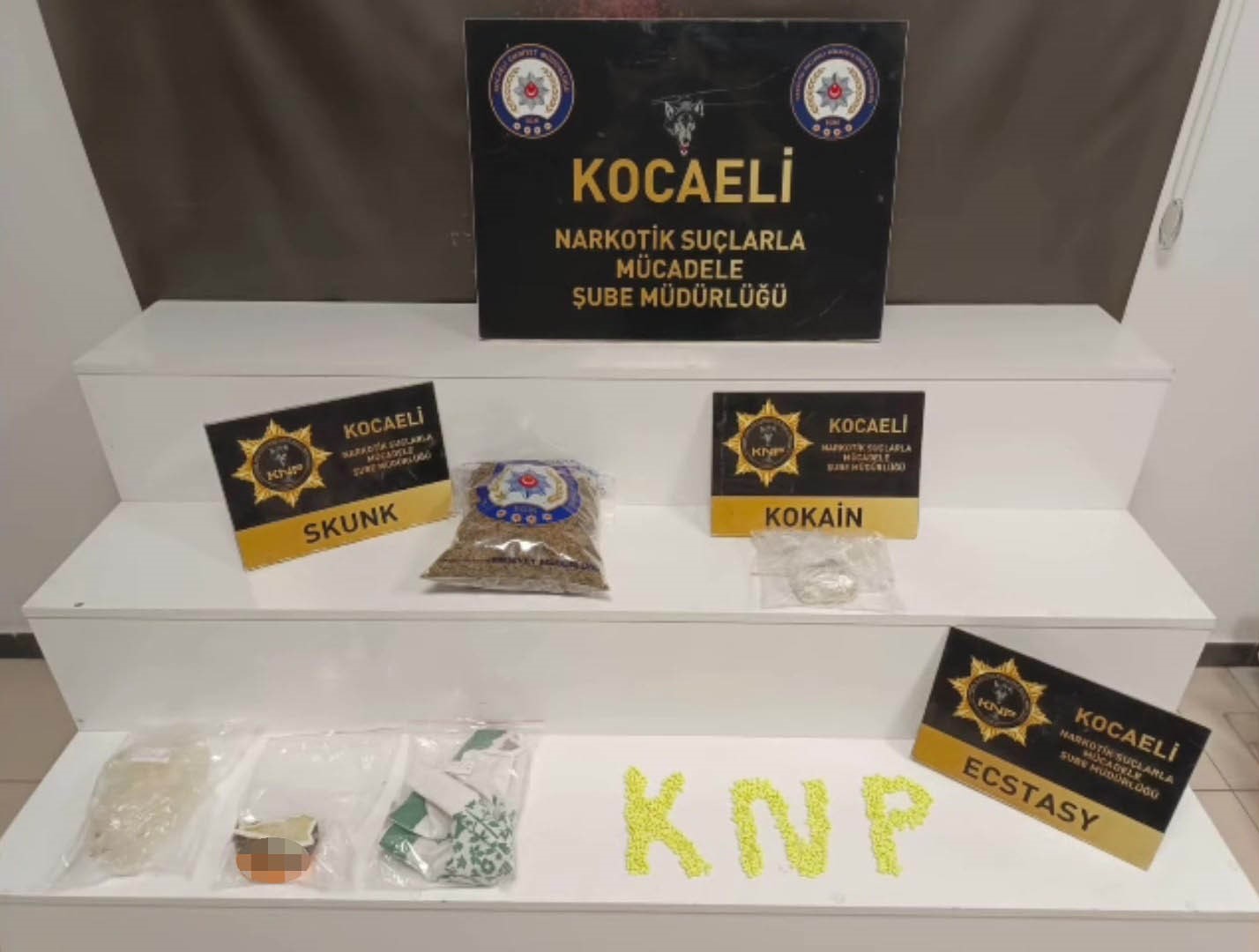 Kocaeli’de zehir tacirlerine operasyon: Skank, kokain ve ecstasy ele geçirildi