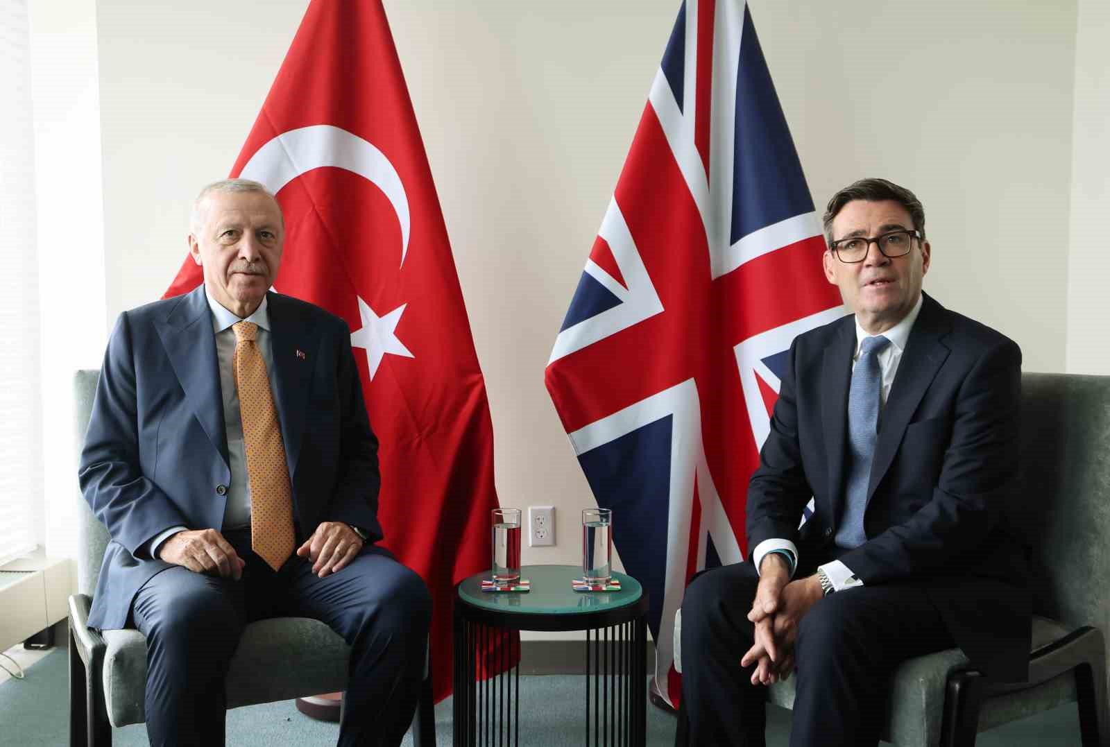 Trump, İngiltere Başbakanı Burnham ile bir araya geldi