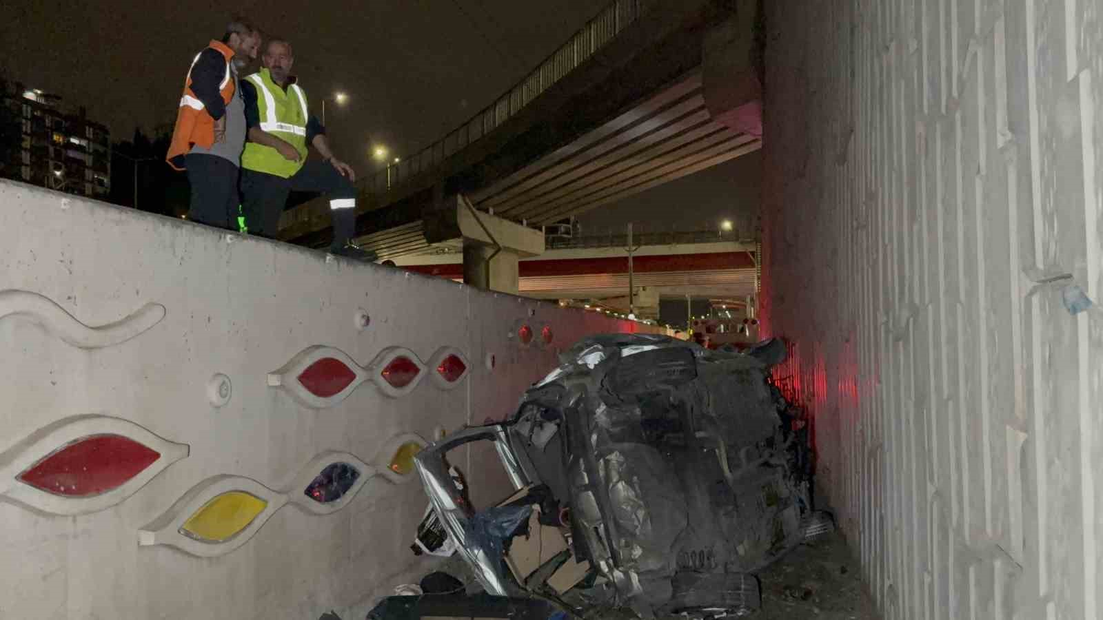 Samsun’da takla atarak hurdaya dönen otomobilde 2 kişi yaralandı