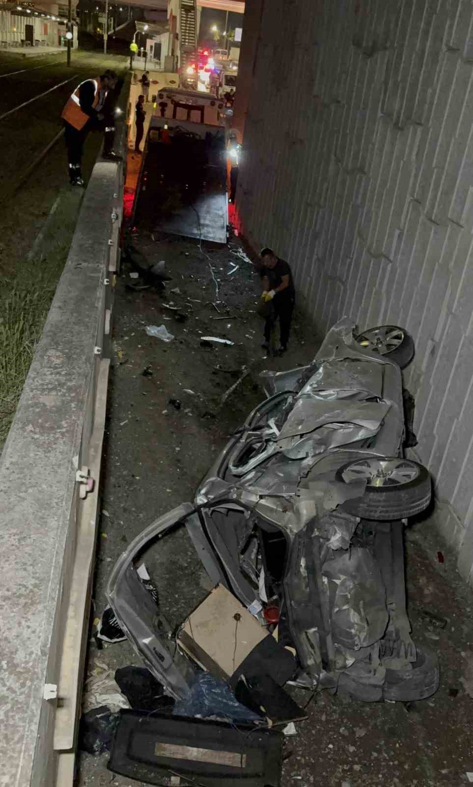 Samsun’da takla atarak hurdaya dönen otomobilde 2 kişi yaralandı