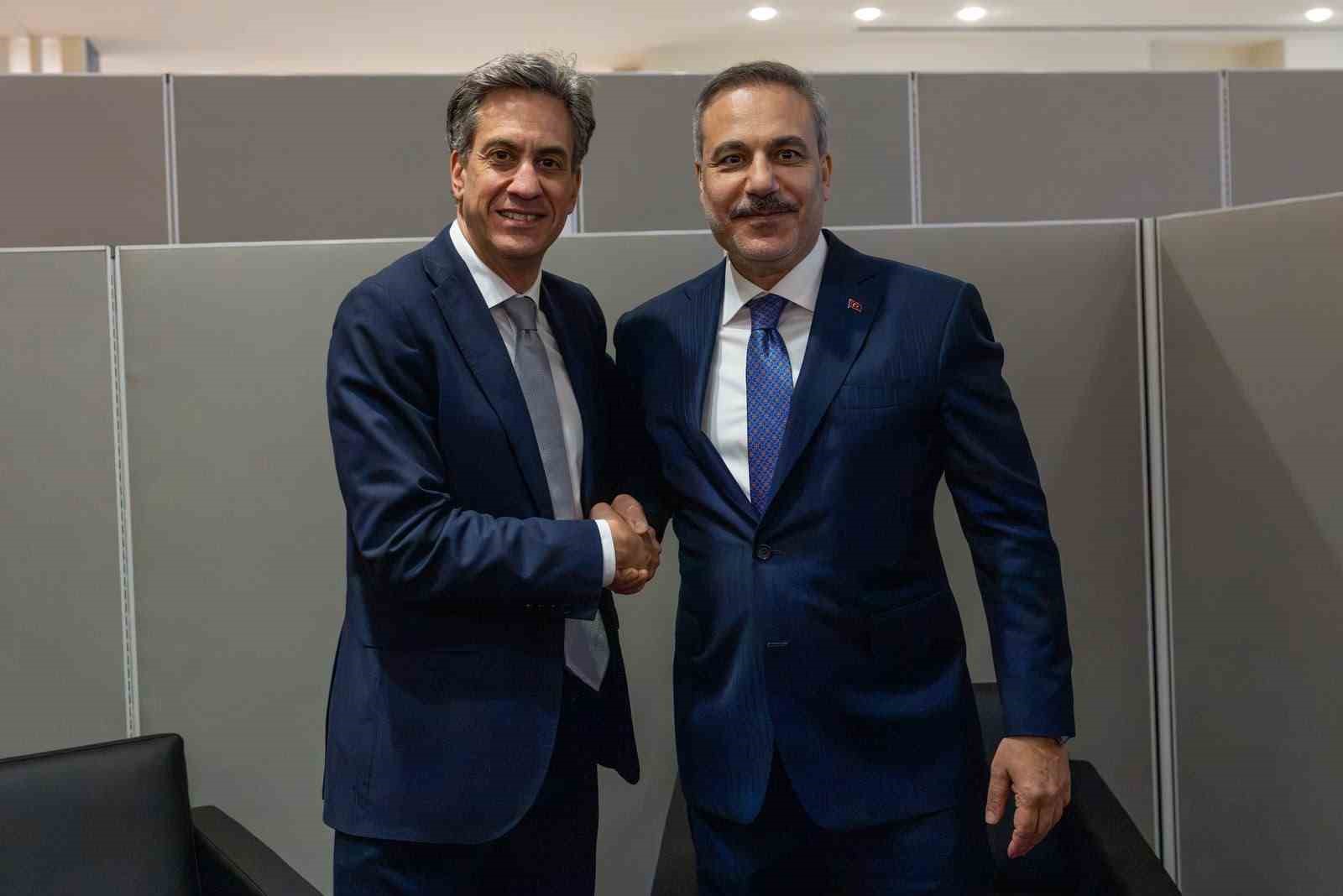 Bakan Fidan, İngiliz mevkidaşı Miliband ile görüştü