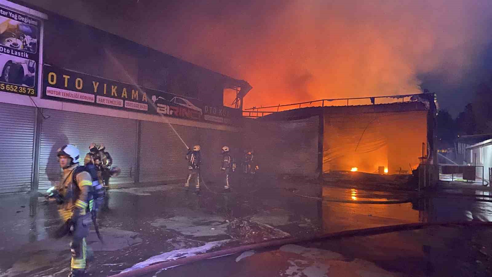 Esenyurt’ta lastikçi dükkanında çıkan yangın 5 iş yerine sıçradı