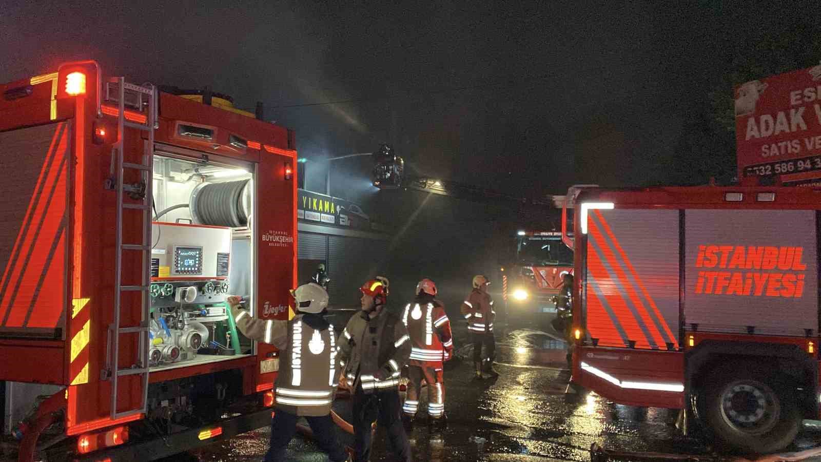 Esenyurt’ta lastikçi dükkanında çıkan yangın 5 iş yerine sıçradı