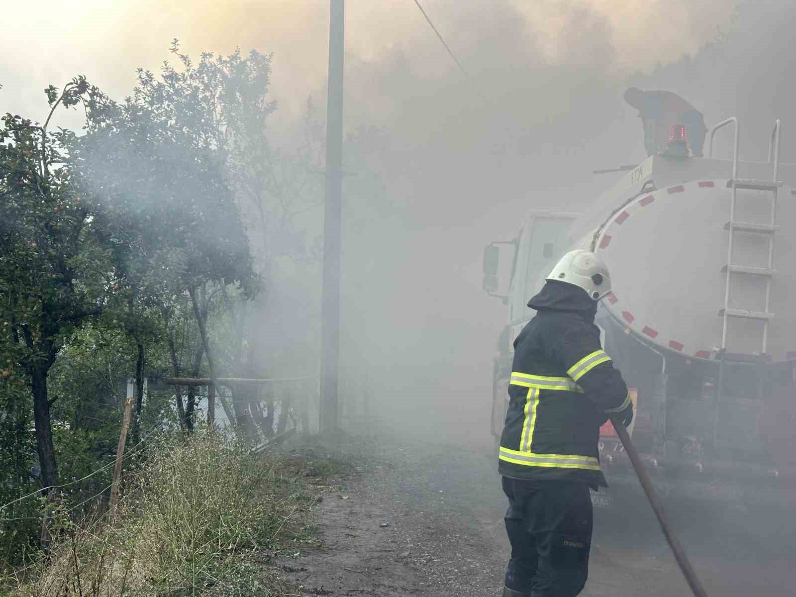 Kastamonu’da 4 ev alevlere teslim oldu