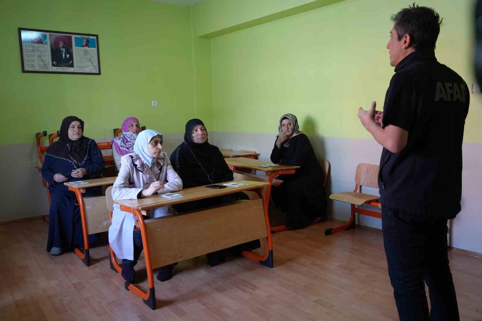 Önce öğrendiler sonra çevrelerine anlatacaklar: Demirözü’nde vatandaşlara afet ve çevre bilgilendirmesi