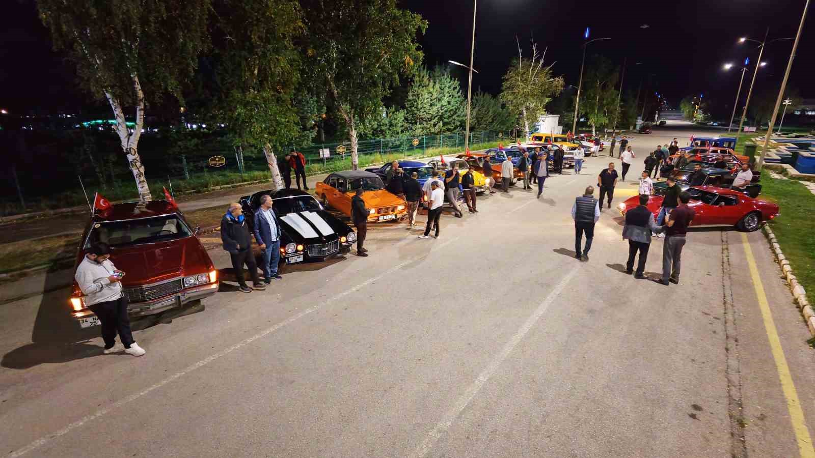 Klasik araçları Erzurum sokaklarında nostalji rüzgarı estirdi