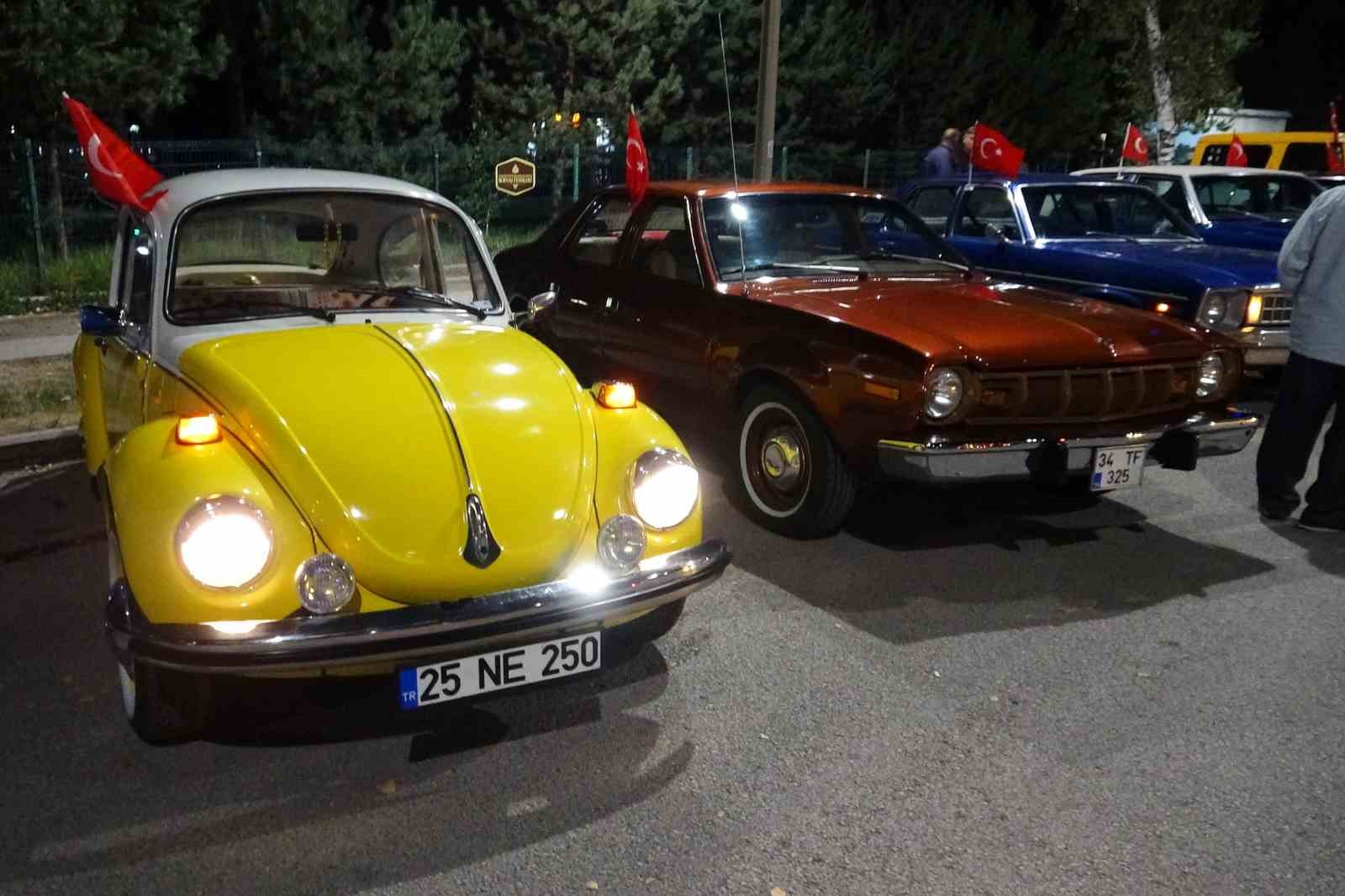 Klasik araçları Erzurum sokaklarında nostalji rüzgarı estirdi