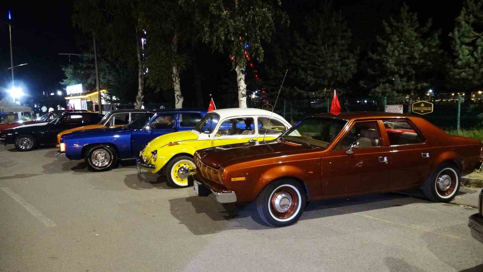 Klasik araçları Erzurum sokaklarında nostalji rüzgarı estirdi