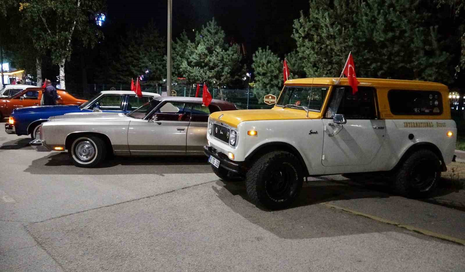 Klasik araçları Erzurum sokaklarında nostalji rüzgarı estirdi