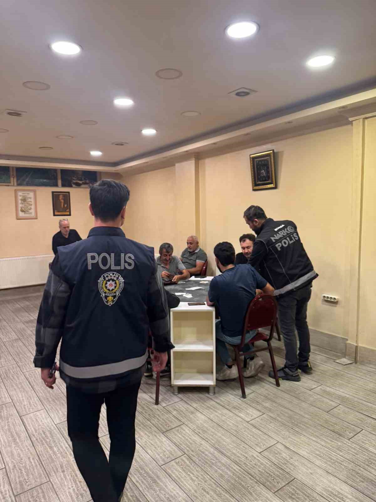 Bursa’da 1000 polisle asayiş uygulaması: Ruhsatsız tabanca ve uyuşturucu ele geçirildi