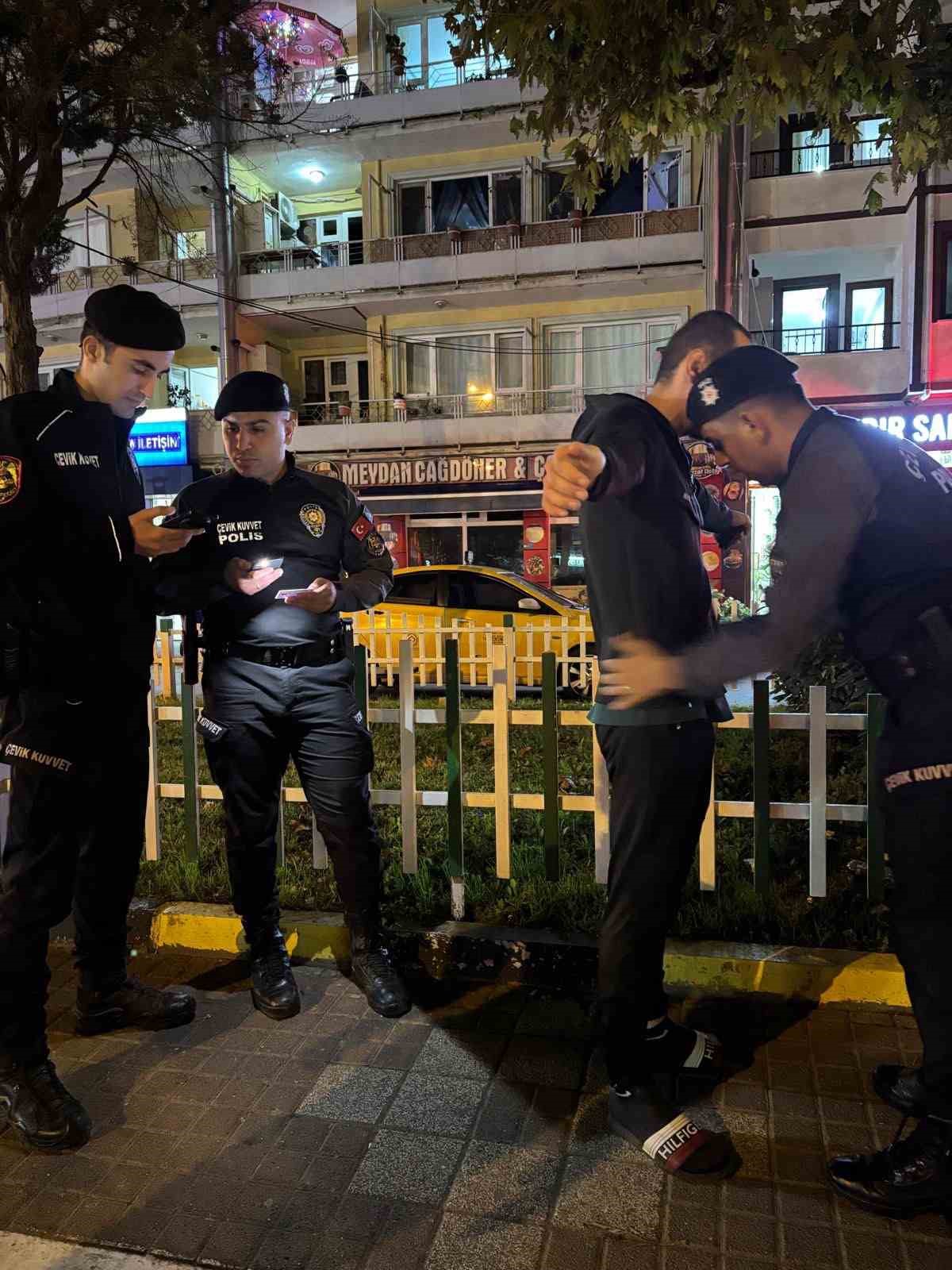 Bursa’da 1000 polisle asayiş uygulaması: Ruhsatsız tabanca ve uyuşturucu ele geçirildi