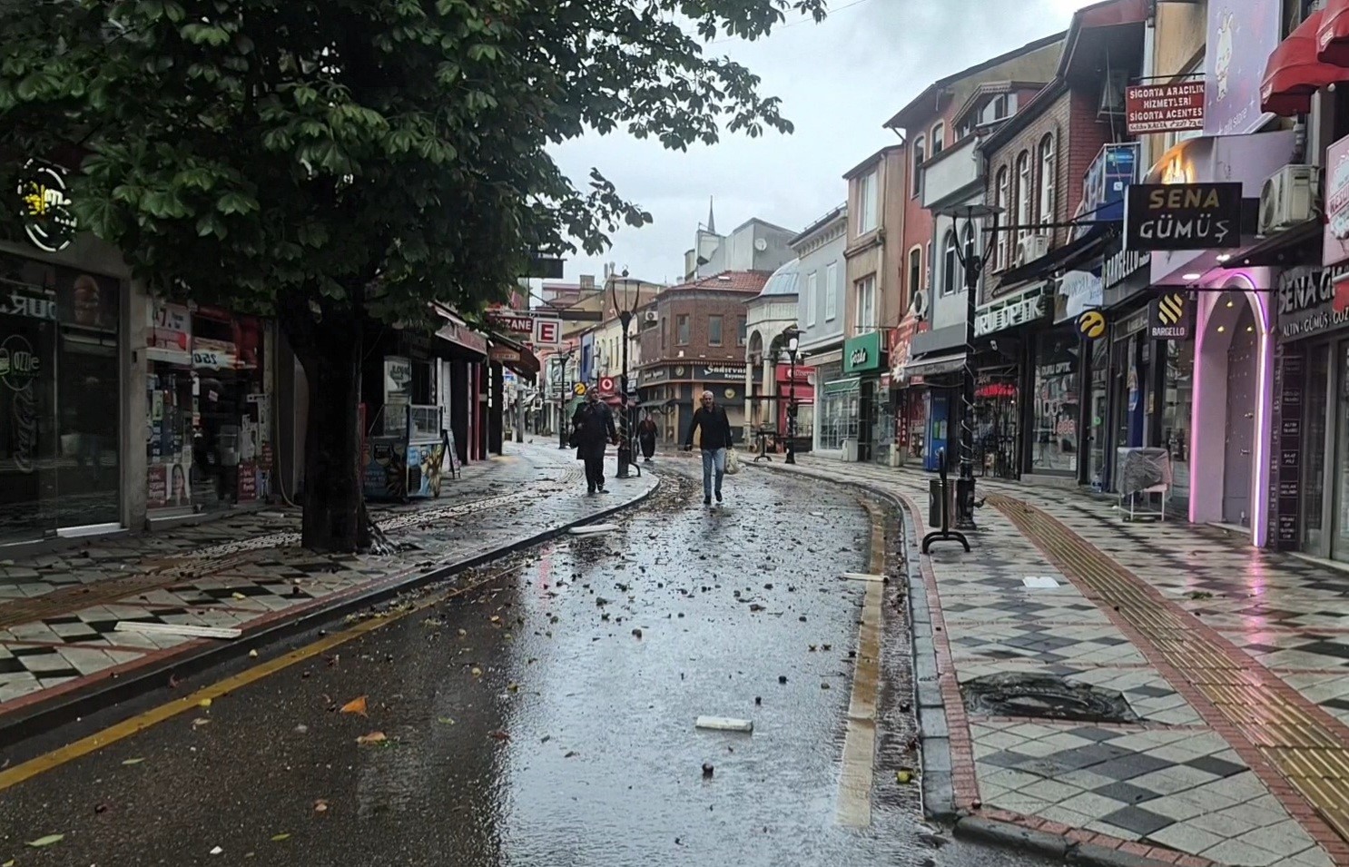 Bartın’da şiddetli fırtına ve yağış etkili oluyor