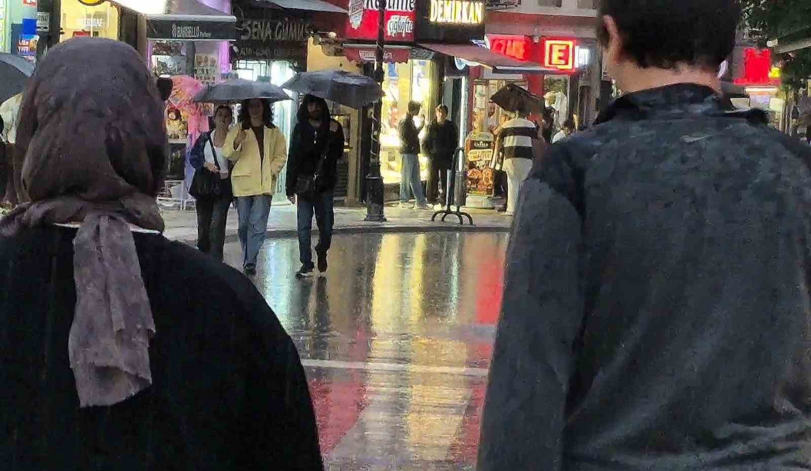 Bartın’da şiddetli fırtına ve yağış etkili oluyor