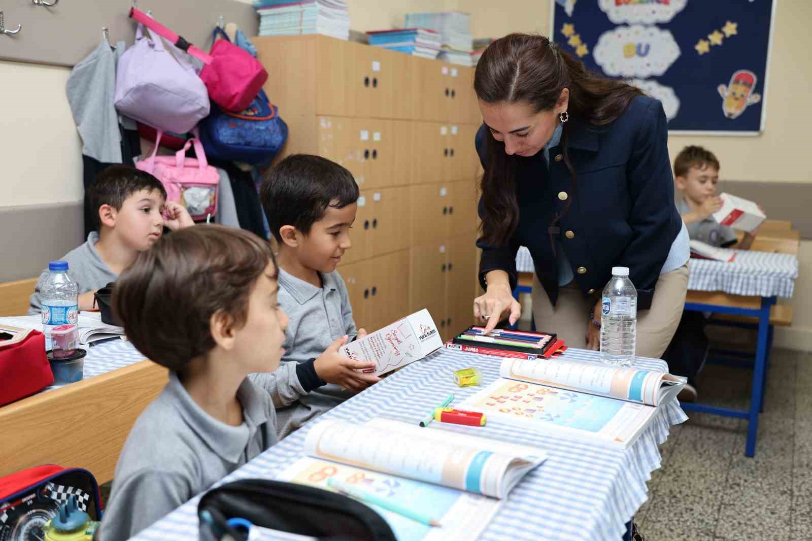 Beykoz Belediyesi’nden 30 bin öğrenciye kalem kutusu seti ve bin 777 öğrenciye nakdi yardım