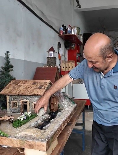 Erzincanlı emekli usta doğadan topladığı taşlarla minyatür evler yapıyor