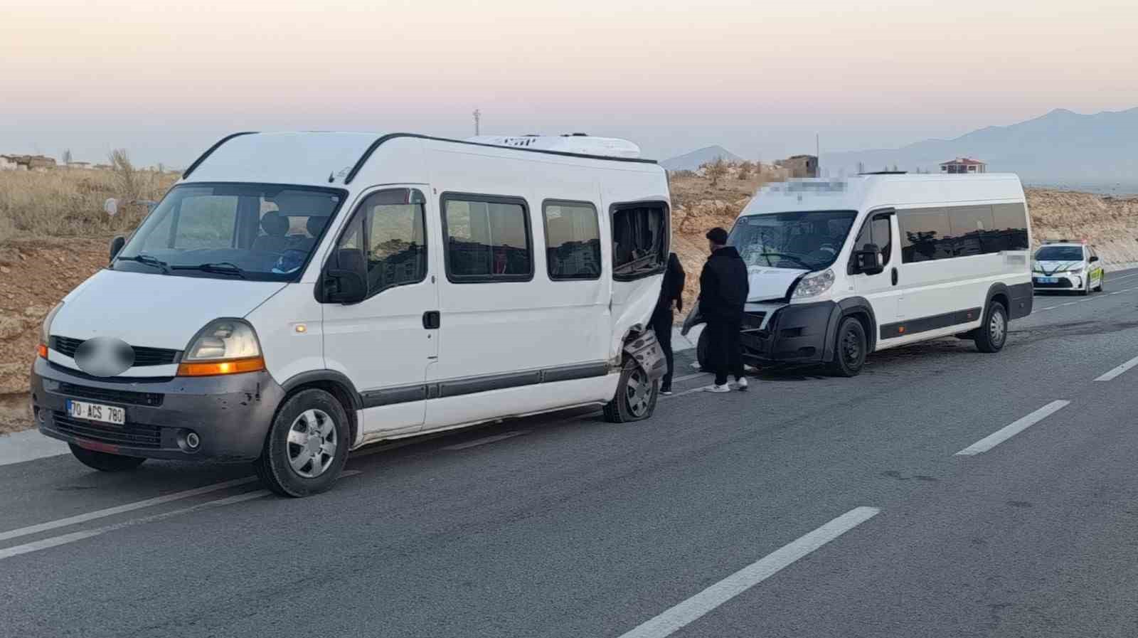 Karaman’da servis minibüsleri çarpıştı: 1 yaralı