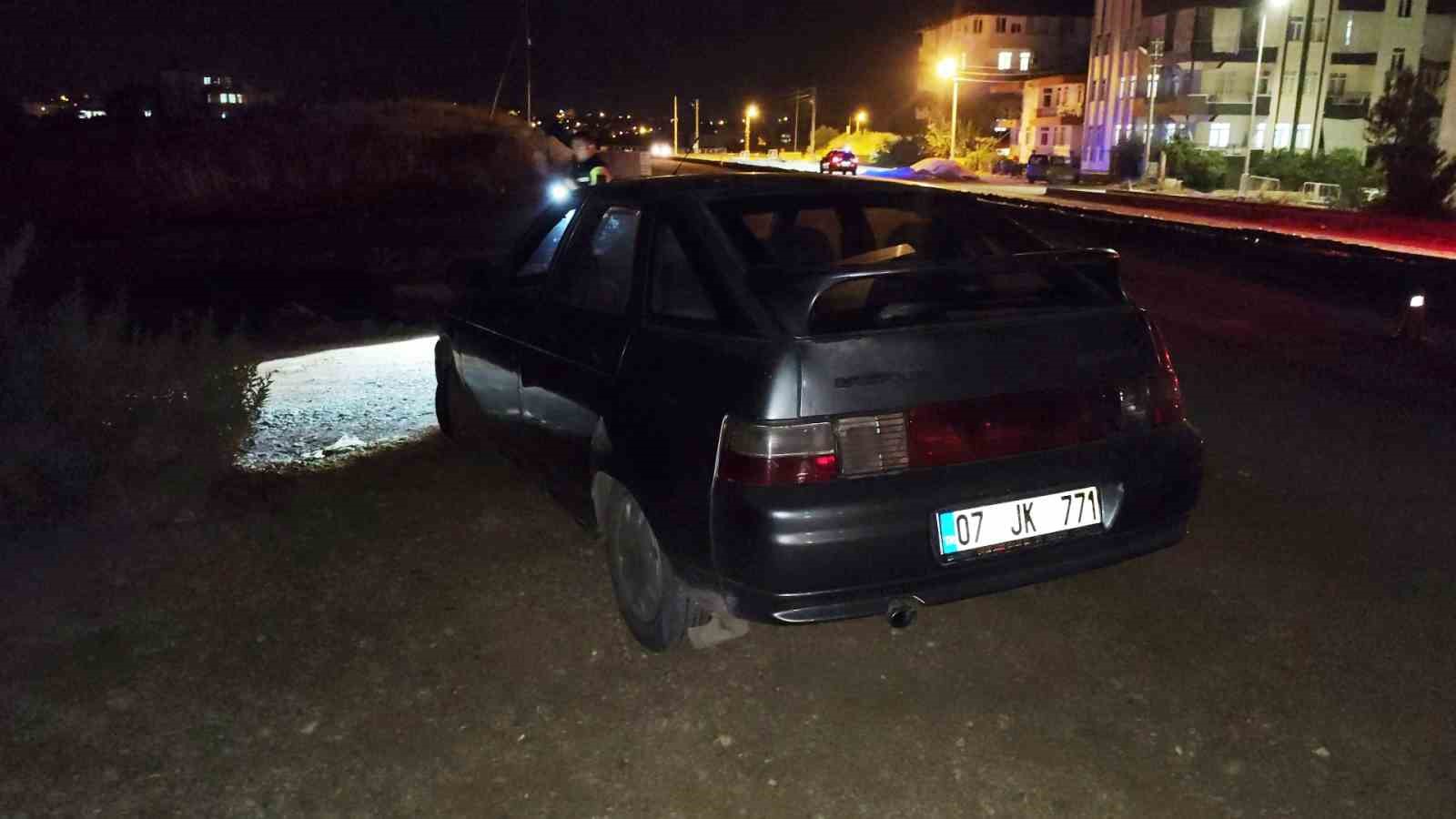 Antalya’da kontrolden çıkan otomobil refüje çarptı: 1 yaralı