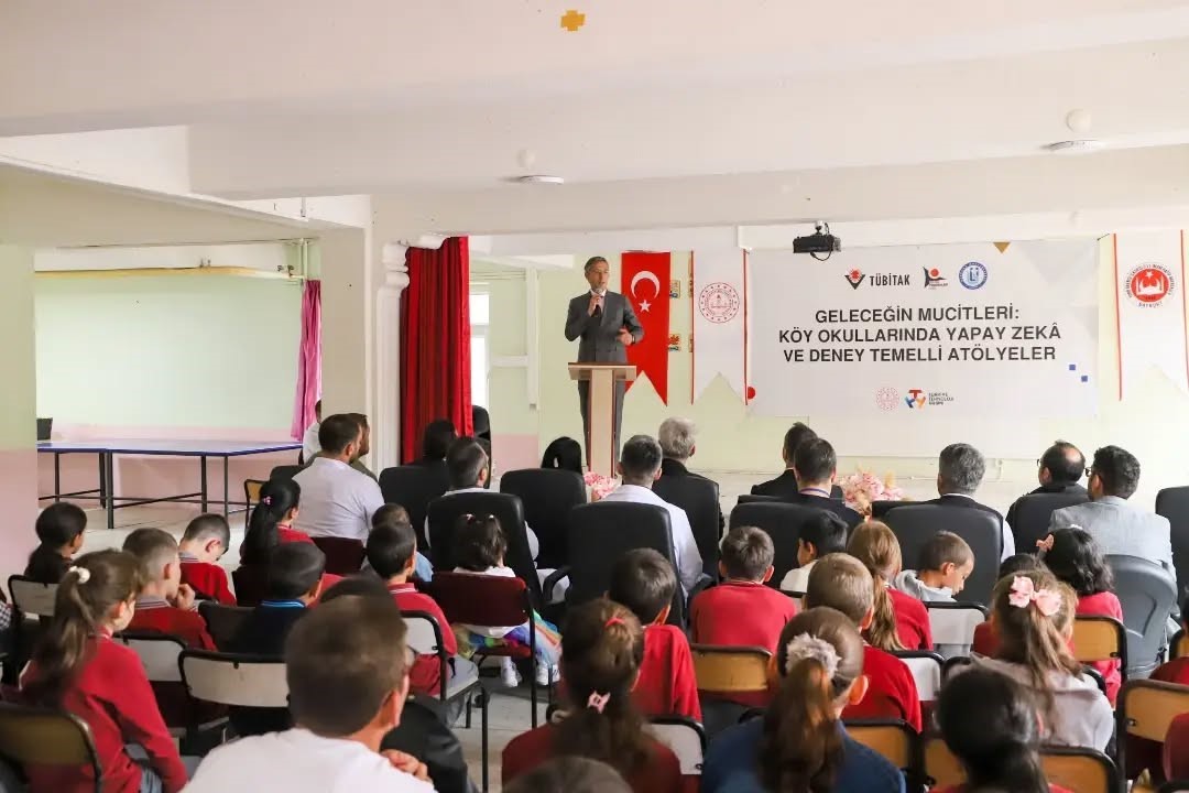 Bayburt’ta öğrenciler bilim ve teknoloji atölyelerinde çalışma yaptı