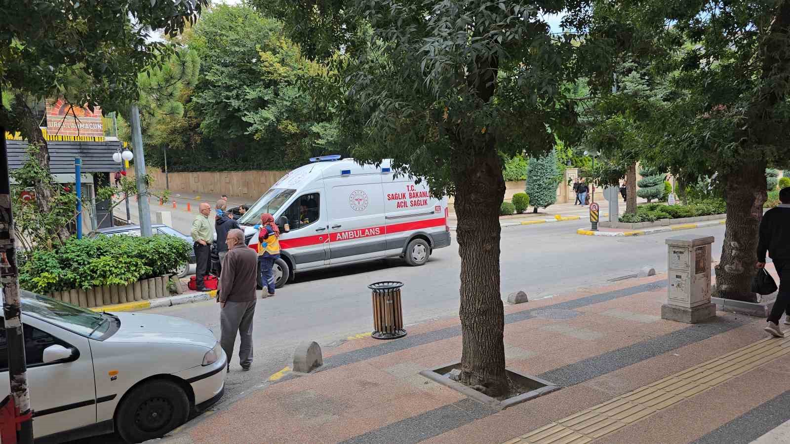Komşularının ulaşamadığı yaşlı kadın koltuğun üzerinde uyurken bulundu