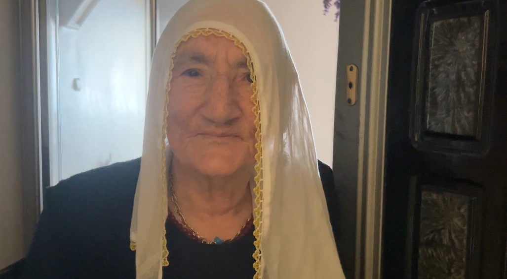 Komşularının ulaşamadığı yaşlı kadın koltuğun üzerinde uyurken bulundu