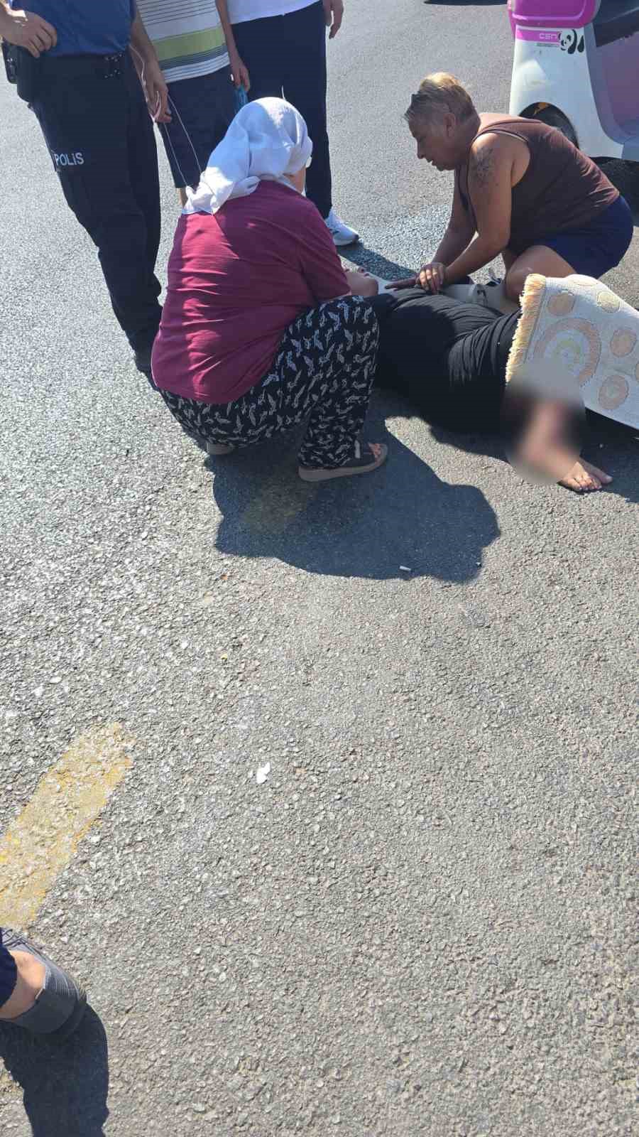 Antalya’da hafif ticari araçla çarpışan 3 tekerlekli motosikletin sürücüsü yaralandı