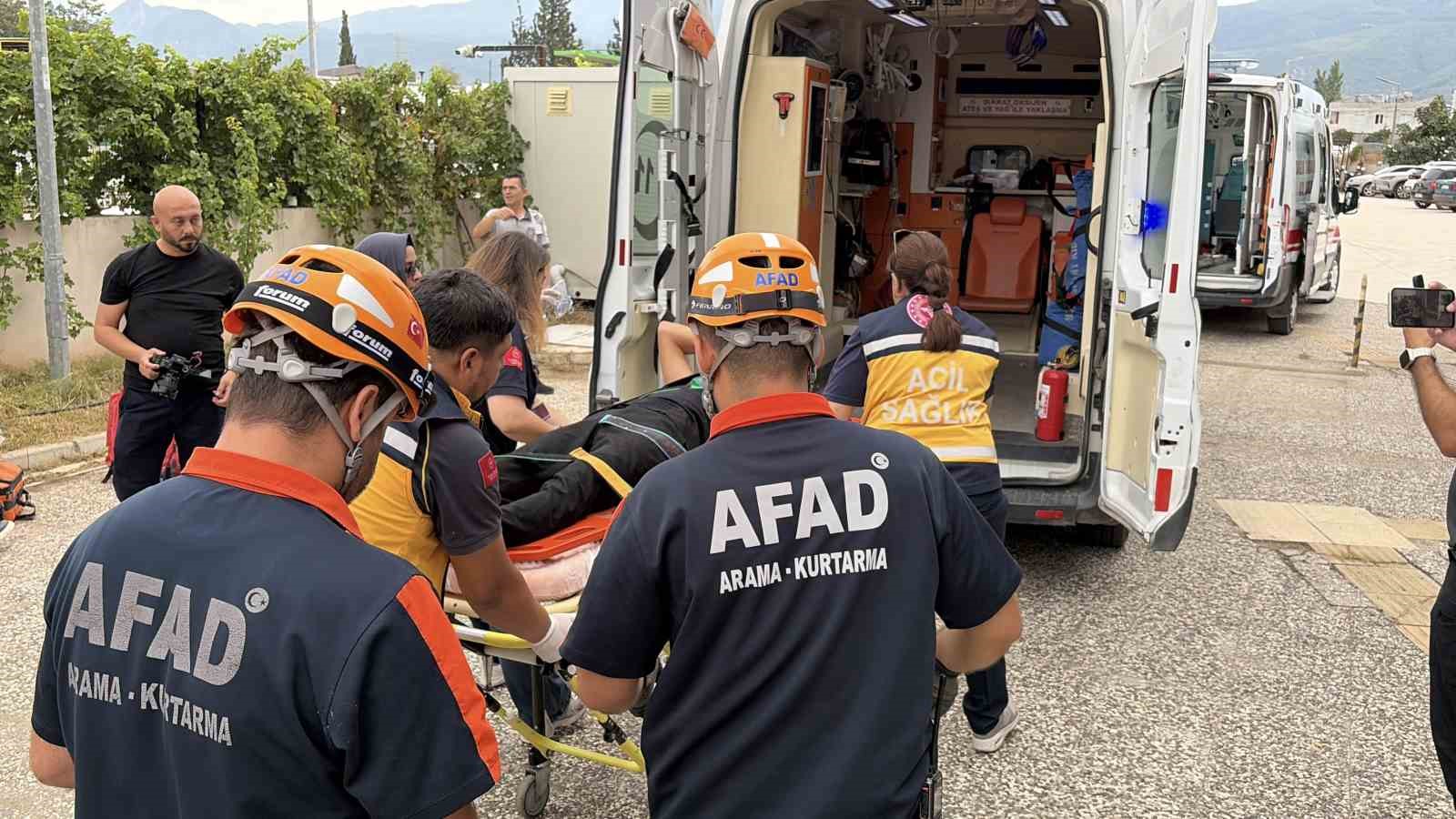 Osmaniye’de 112 ekipleri bu kez kendi binaları için alarma geçti