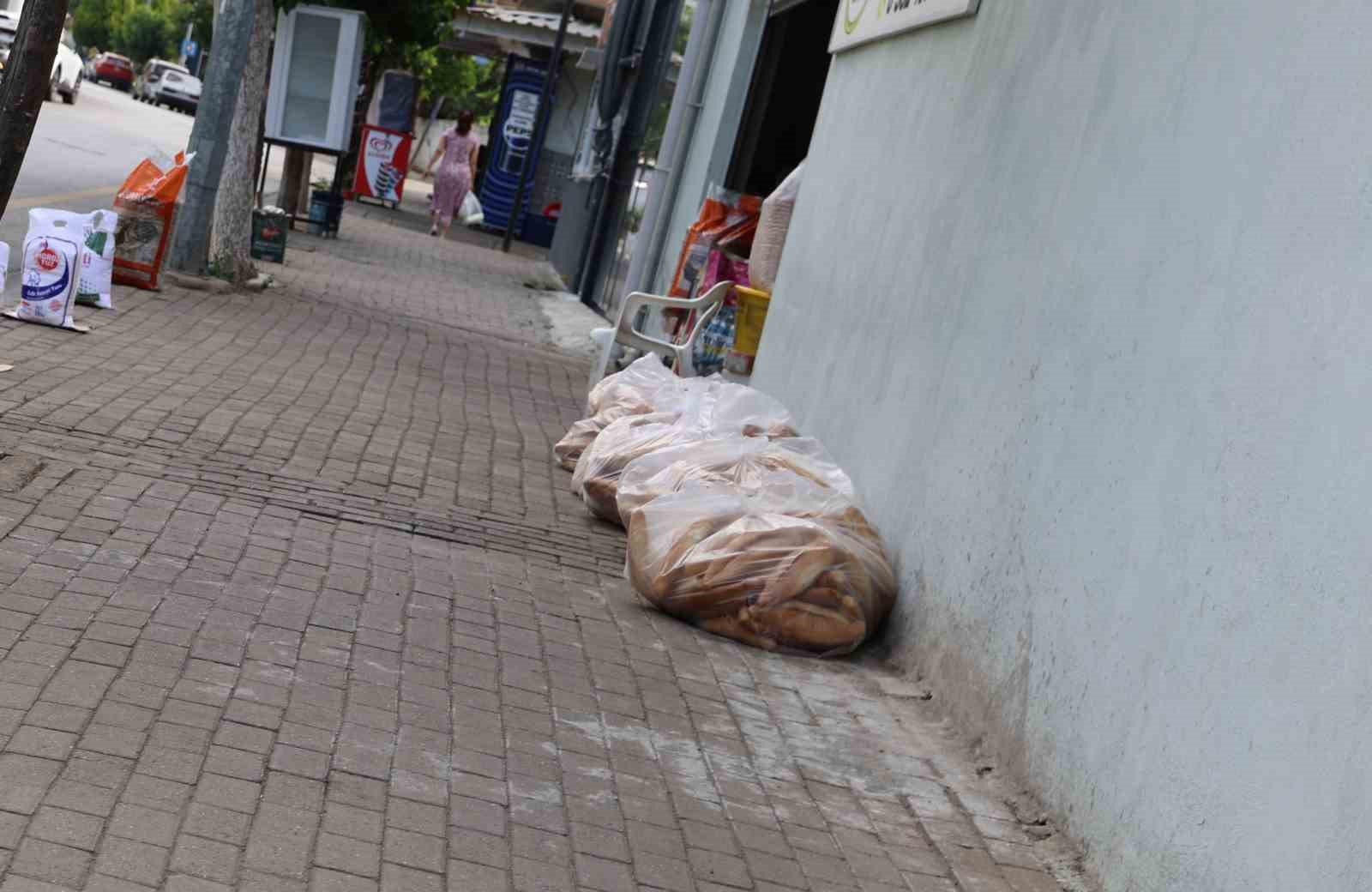 İnsanlar aç kalmasın diye üretiliyor, hayvan yemi olarak satılıyor
