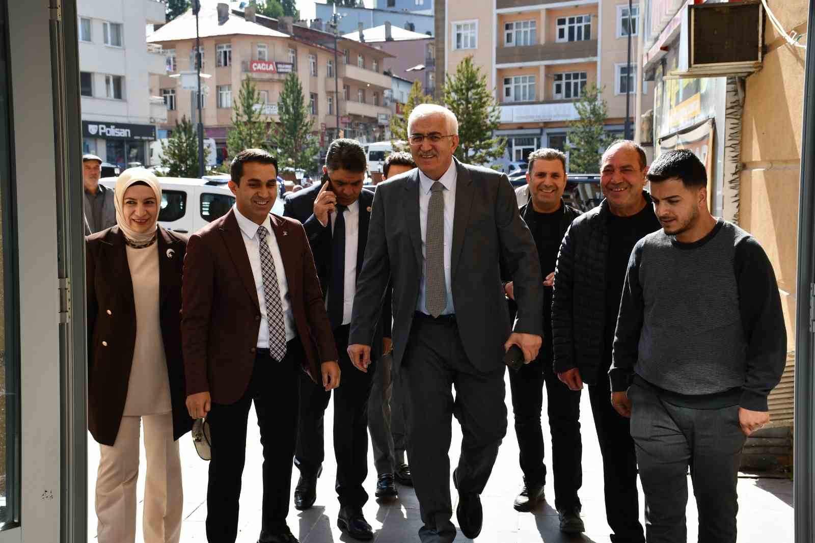 Türkiye Yüzyılı Buluşmaları için Kars’a gelen AK Parti Erzurum Milletvekili Öz, Sarıkamış’ta esnaf ve teşkilatla buluştu