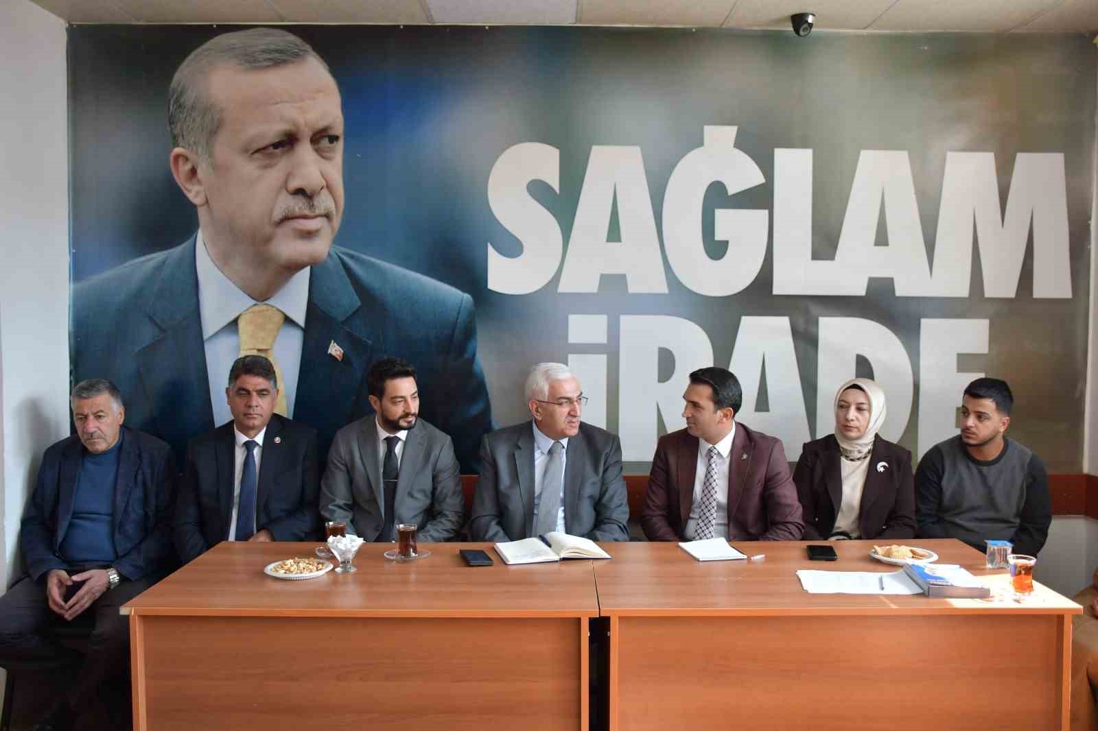 Türkiye Yüzyılı Buluşmaları için Kars’a gelen AK Parti Erzurum Milletvekili Öz, Sarıkamış’ta esnaf ve teşkilatla buluştu