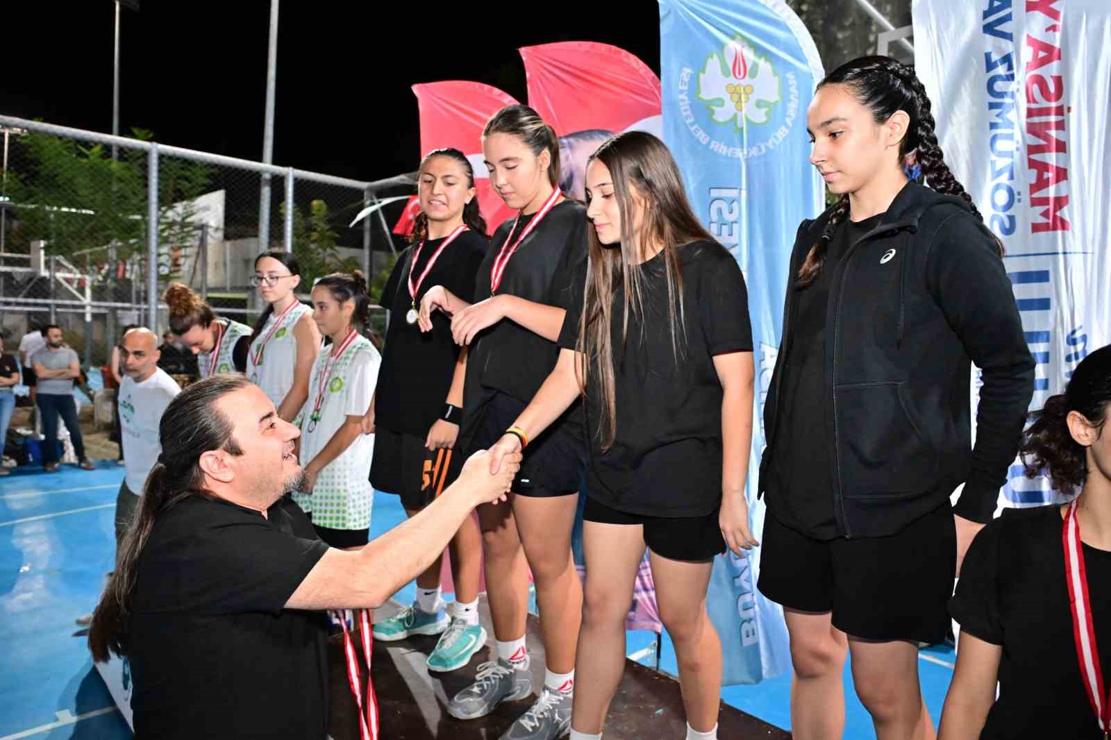 Manisa’da basketbol tutkusu sahaya yansıdı