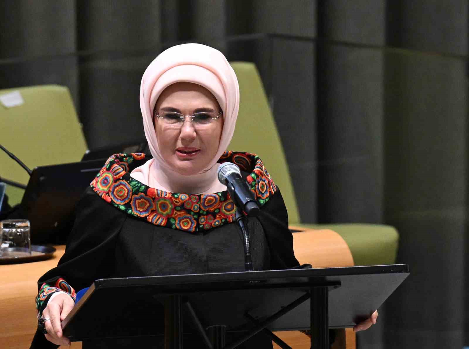 Emine Erdoğan: "İlk meselemiz, tek kullanımlık ürünler etrafında şekillenmiş kullan-at kültüründen uzaklaşmak olmalı"