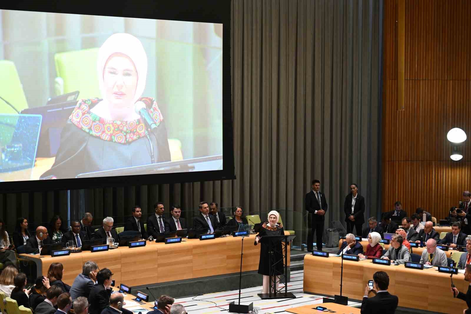 Emine Erdoğan: "İlk meselemiz, tek kullanımlık ürünler etrafında şekillenmiş kullan-at kültüründen uzaklaşmak olmalı"