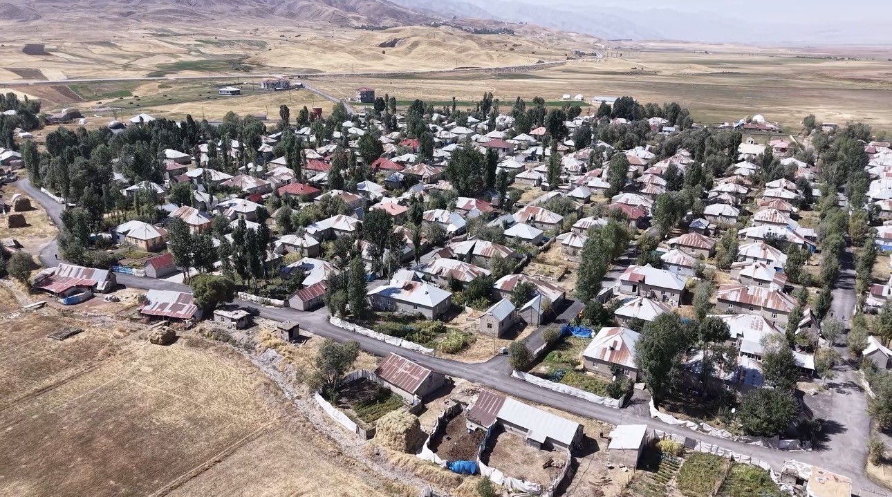 Yüksekova’nın simetrik güzelliği: Doğanlı köyü